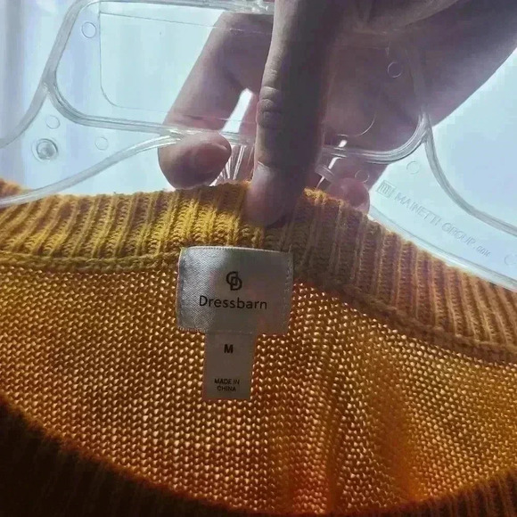 Dressbarn Long Sleeve Casual Yellow Knit Sweater Women's Medium - Picture 3 of 3